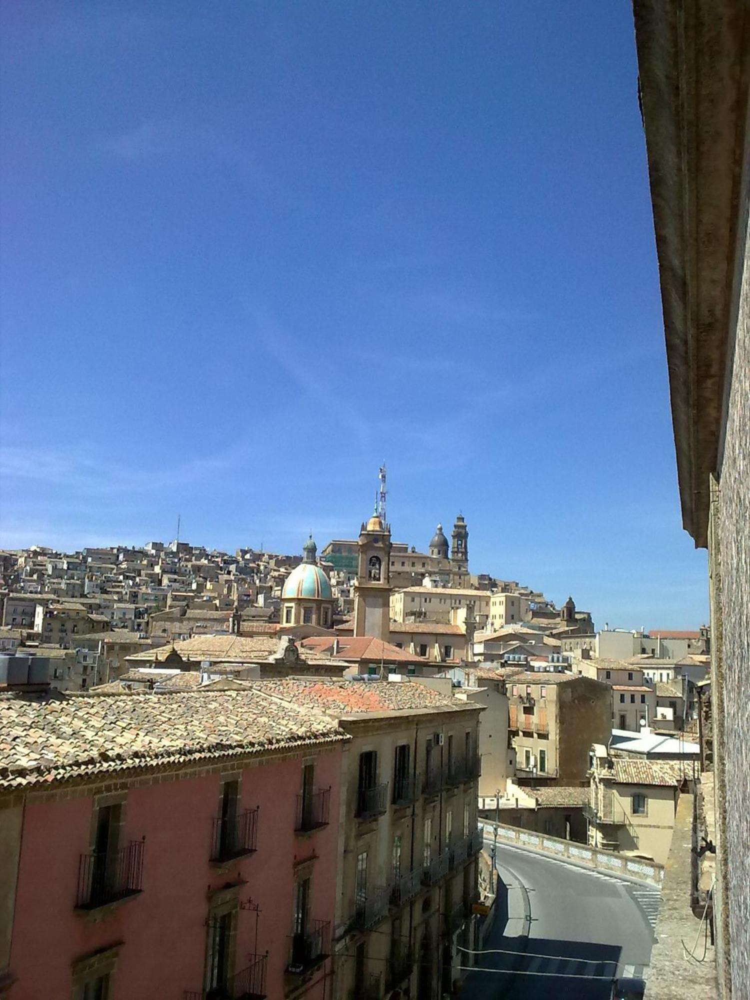 Gualtiero Camere & Suite Caltagirone Bagian luar foto