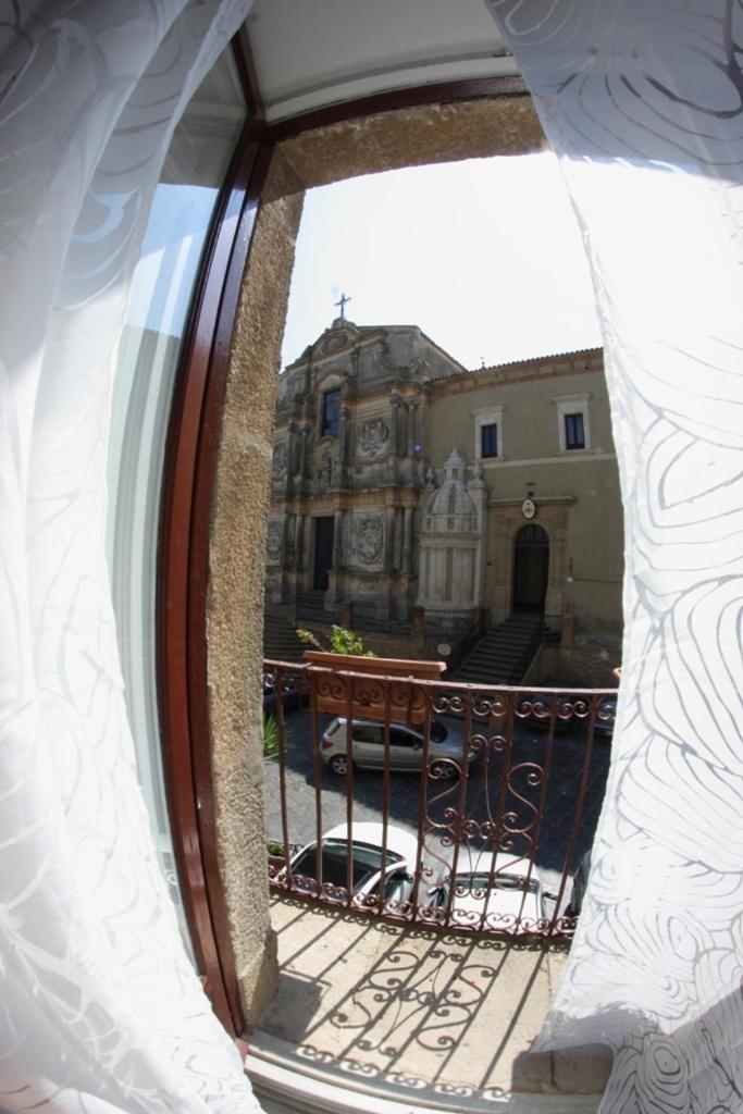Gualtiero Camere & Suite Caltagirone Ruang foto