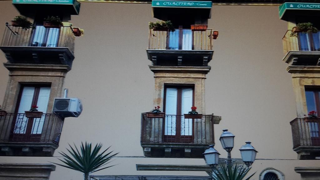 Gualtiero Camere & Suite Caltagirone Bagian luar foto