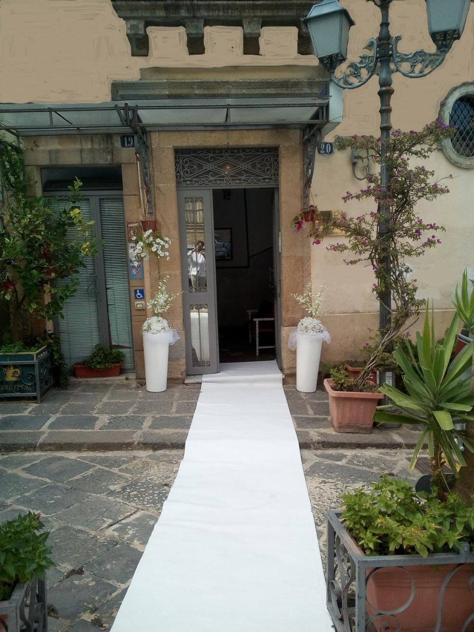 Gualtiero Camere & Suite Caltagirone Bagian luar foto